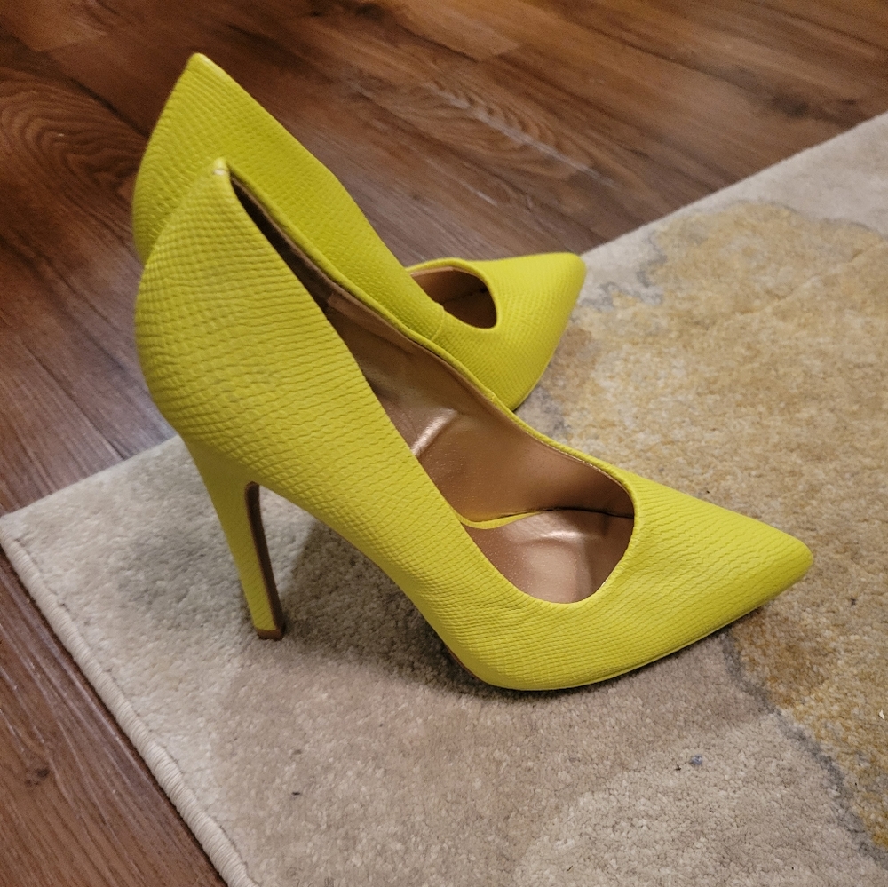 Yellow 4in heels
